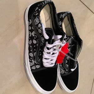 Paisley black/white Vans mens size 9 1/2